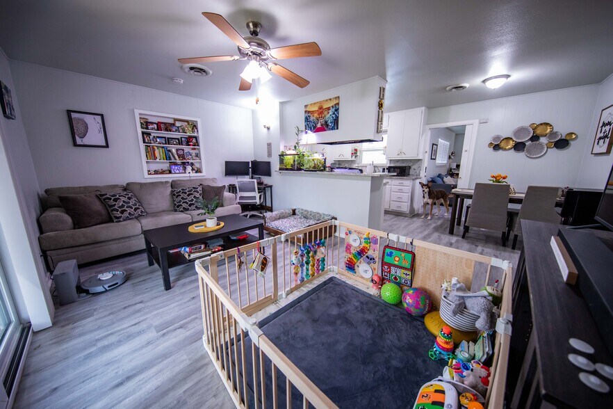 Building Photo - 4918 Seabreeze Dr