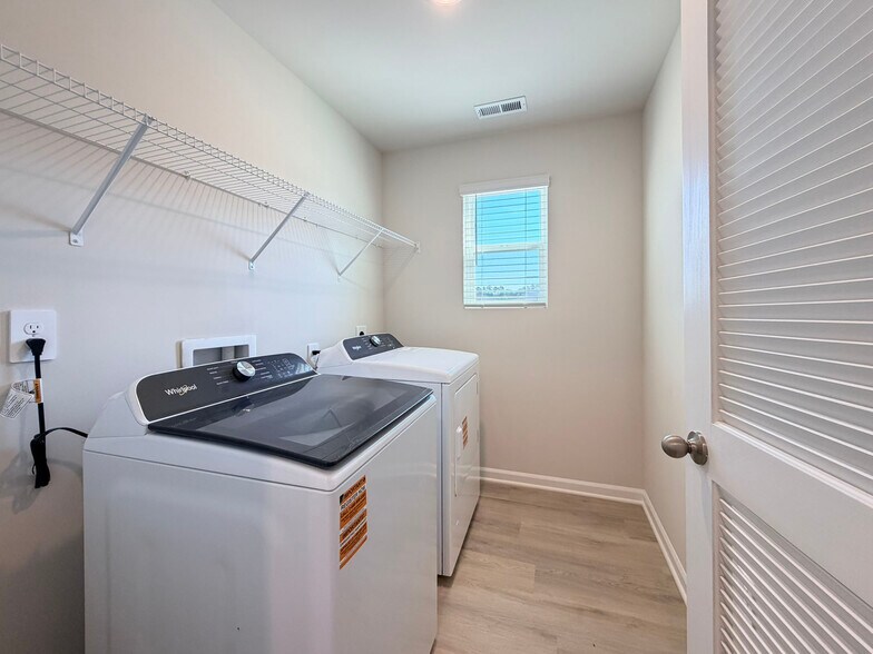 Building Photo - 645 Red River Dr