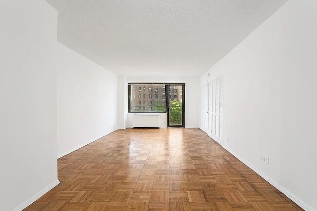 Primary Photo - 201 W 70th St