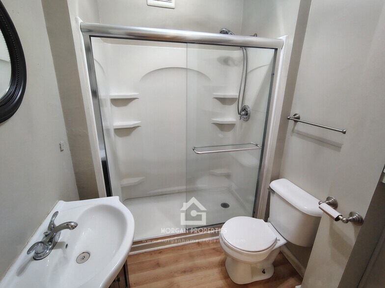 Building Photo - 207 Plum St