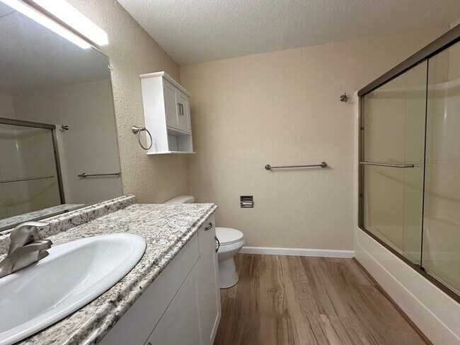 Building Photo - HOS174-Hoskin