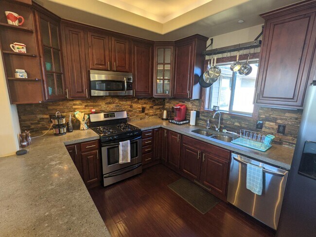 Building Photo - 538 S Fountaine St