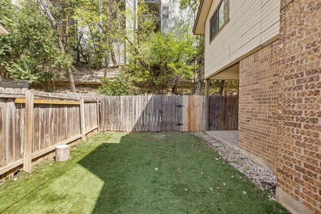 Building Photo - 6525 Hart Ln