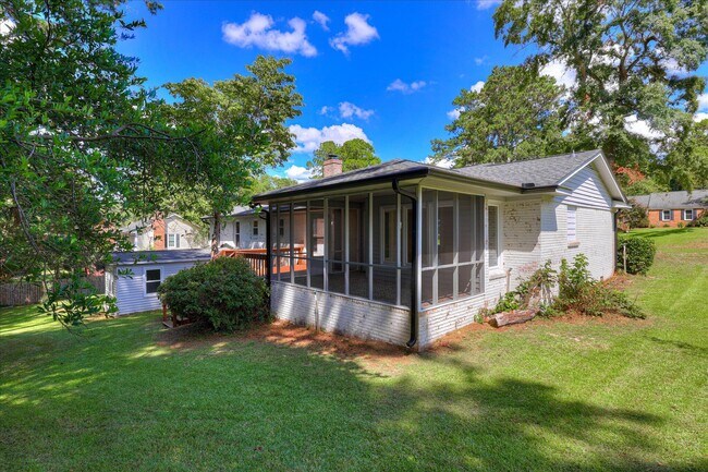 Building Photo - 2111 Huron Dr