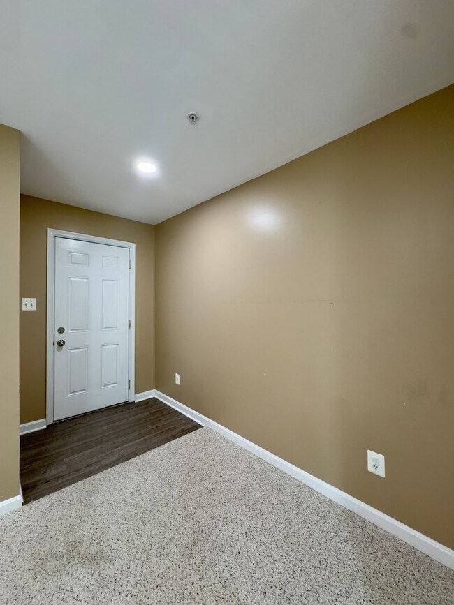 Building Photo - Charming 3BD/2BA/2 Half Bath Townhome with Garage in Havre de Grace, MD!