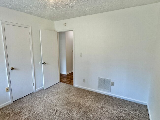 Building Photo - Cozy Meets Spacious: 4BR/2BA with Bonus Den & Patio