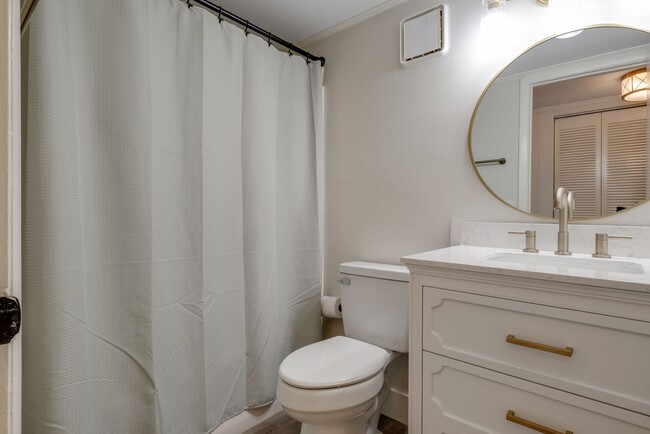 Building Photo - Beautifully renovated 1 bed, 1 bath Condo ...
