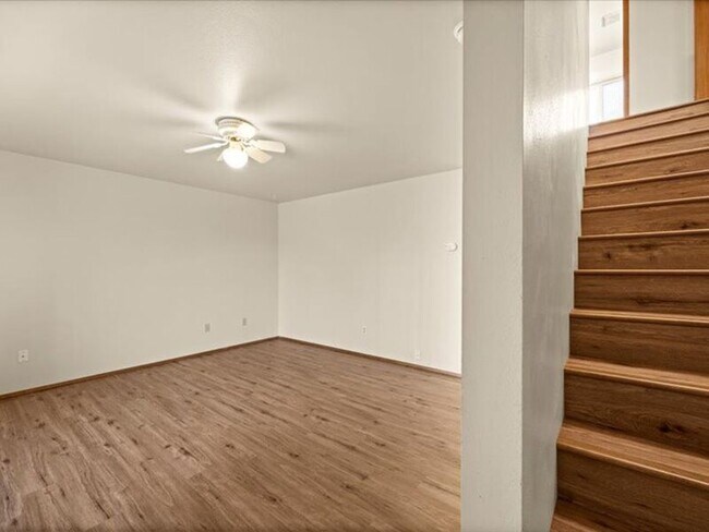 Building Photo - 400 S Morain St