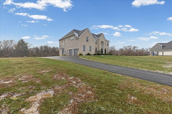 Building Photo - 8 Katie Dr