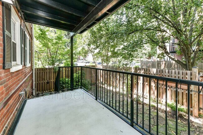 Building Photo - 3057 S Buchanan St
