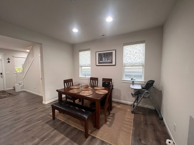 Building Photo - Beautiful Bothell Home!