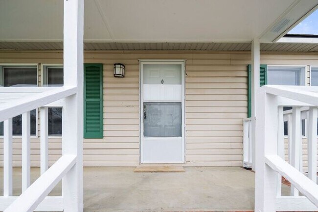 Building Photo - 3 Bed 2 Bath Home Close to Fort Bragg