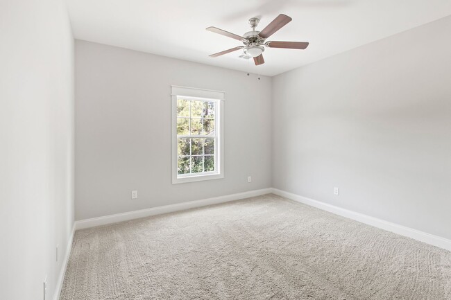Building Photo - Brand New Luxury Townhome