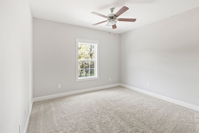 Building Photo - Luxury Townhome Heart of Auburn!