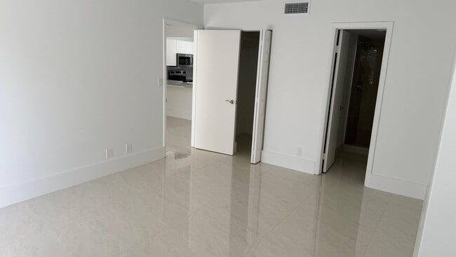 Building Photo - 1254 S Military Trail