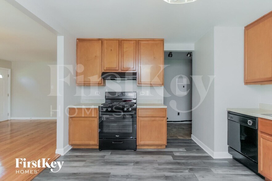 Building Photo - 484 Talala St