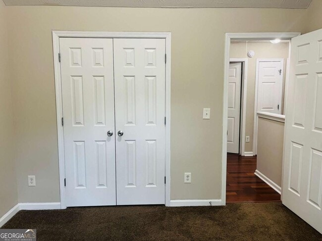 Building Photo - 690 Escalade Dr