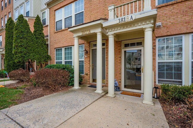 Building Photo - Desirable Two Level Condo For Lease - Not Pet Friendly