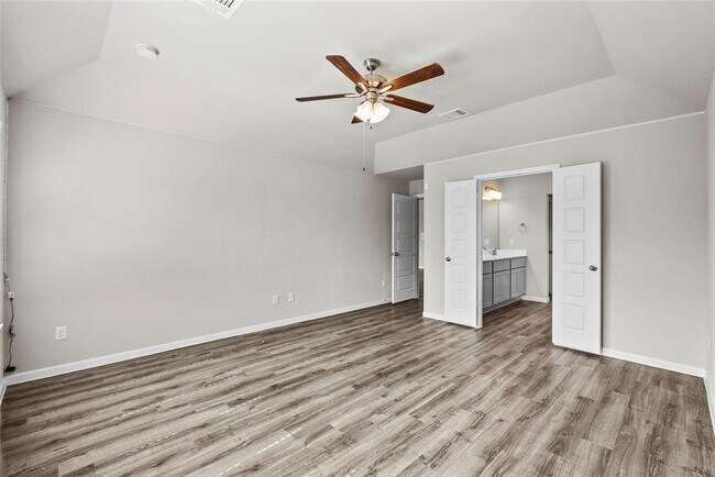Building Photo - 4302 Fenwick Rd