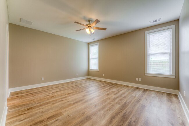 Building Photo - Newer construction home within walking dis...