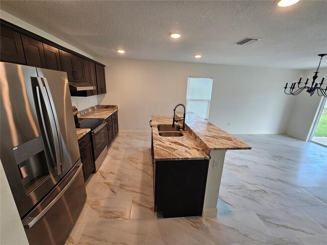 Building Photo - 1640 Strathmore Cir