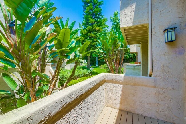 Building Photo - Spacious La Jolla Townhome in Desirable Wo...
