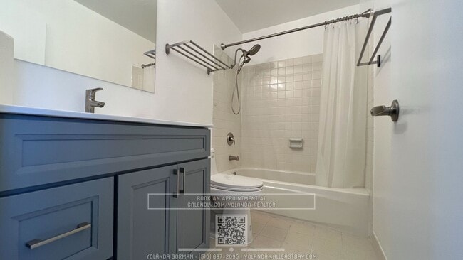 Building Photo - Beautifully 3BR Townhome with Huge Loft St...