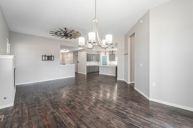 Building Photo - 3 bed/3 bath Amazing House close to Stanle...