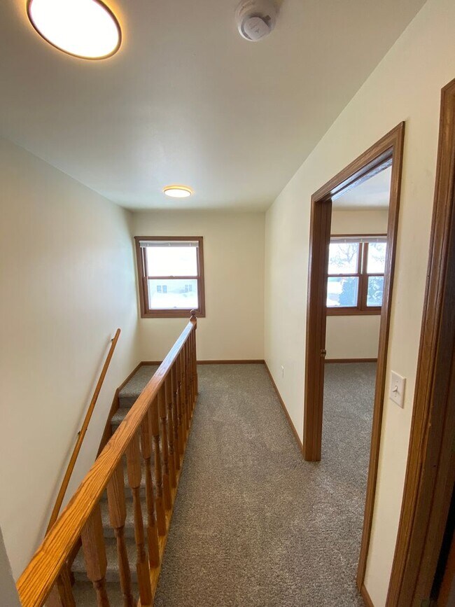 Building Photo - 1785/1787 Alexandra Court