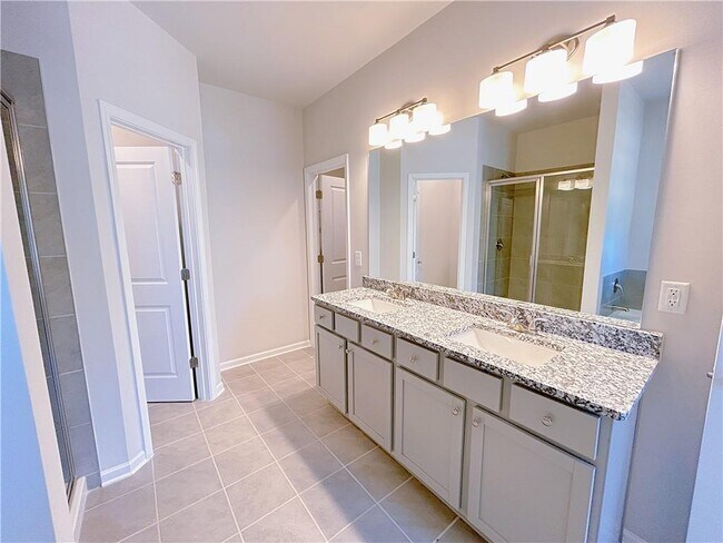 Building Photo - 2586 Mls Cmn Dr
