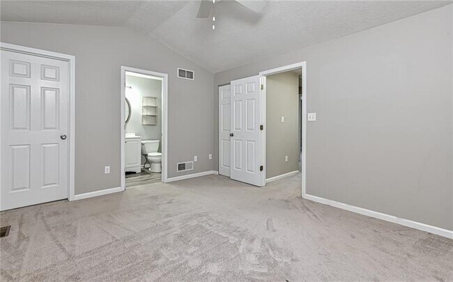 Building Photo - 229 Hillvue Dr
