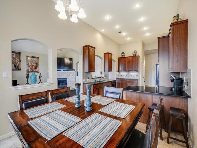 Building Photo - Beautiful one story stone home in Estates at Settlers Park