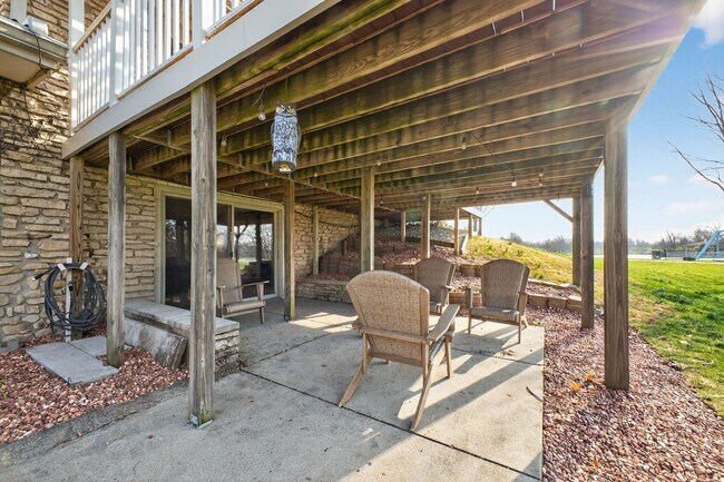 Building Photo - 5BR Retreat w/ Private Indoor Pool In Greensburg