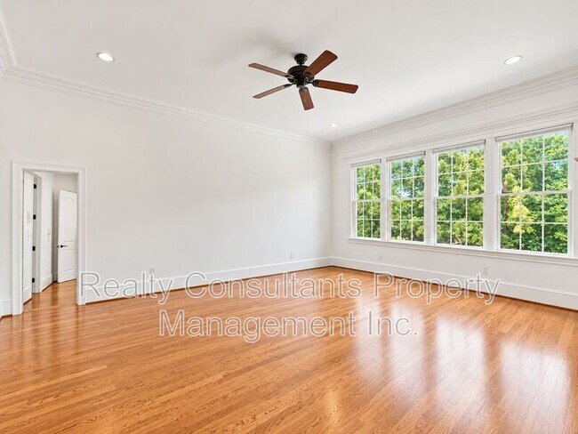 Building Photo - 7517 Henson Forest Dr