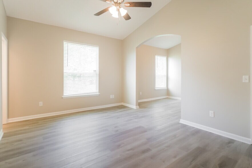 Building Photo - 2241 Blackstone Way