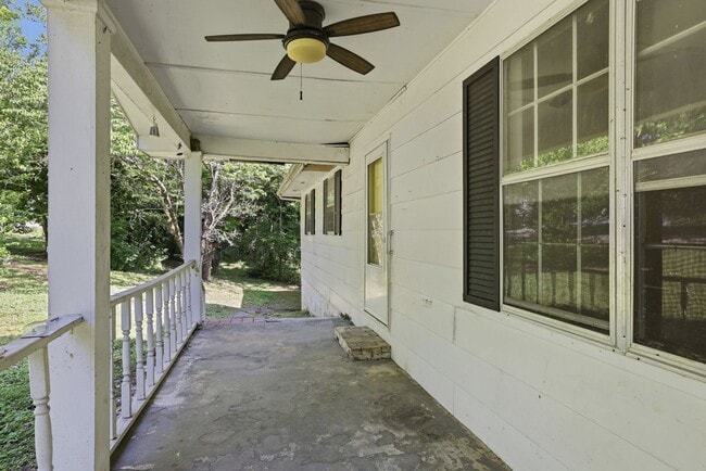 Building Photo - In the Heart of Hixson! 3 beds, 2 baths, Recent Updates!