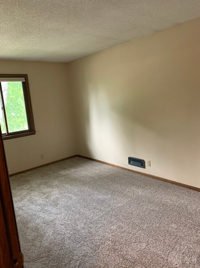 Building Photo - 13694 Fordham Ave