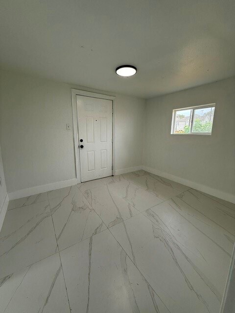 Building Photo - 2210 Clementine