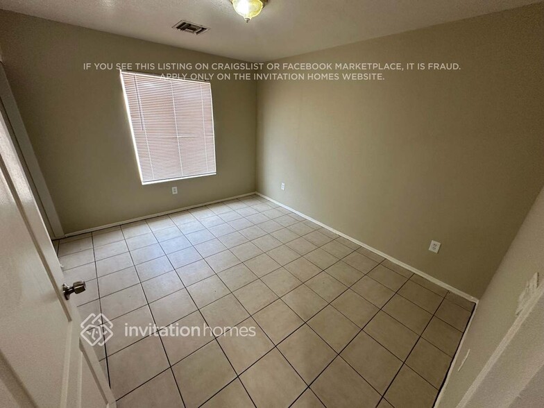 Building Photo - 2527 E Wier Ave