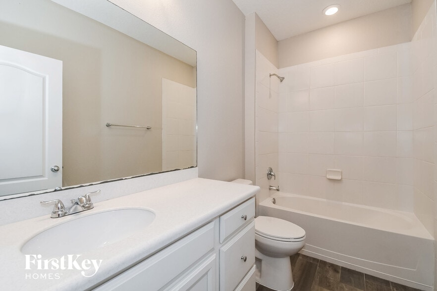 Building Photo - 1312 Kendall Dr