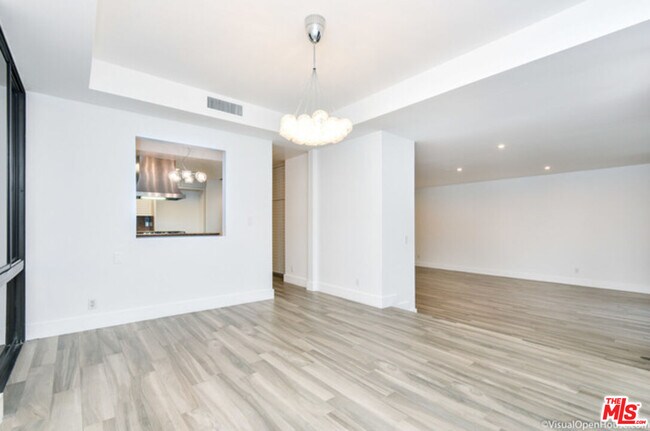 Building Photo - 268 S Lasky Dr