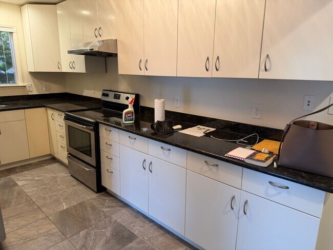 Building Photo - Spacious Apartments in the Desirable Bronze Coast Neighborhood