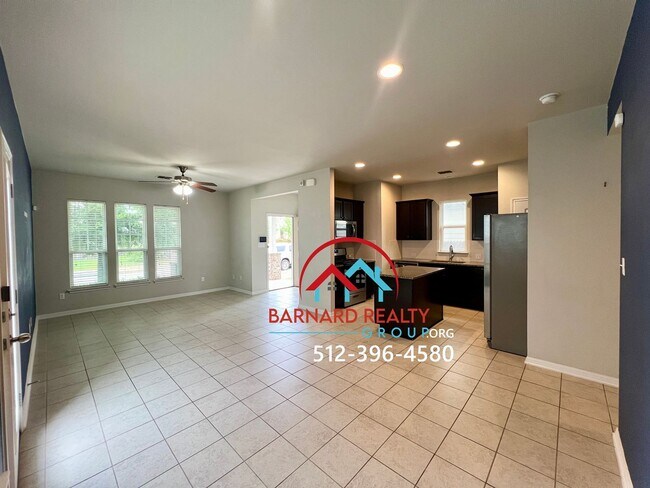 Building Photo - **APPLICATION PENDING!**2 bed/2 bath in De...