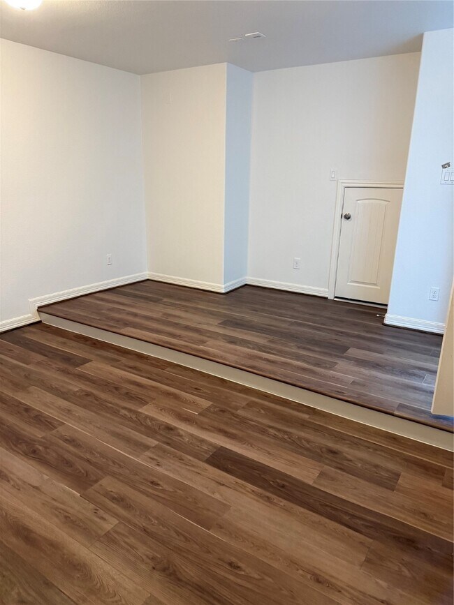 Building Photo - 1215 Redstone Glen Ln