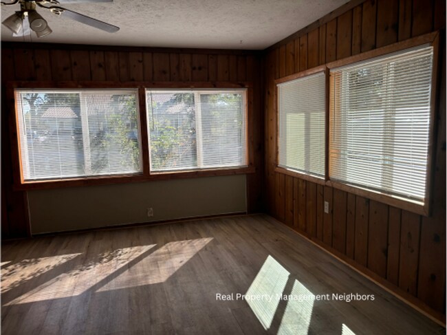 Building Photo - Large and Sunny 3 Bed 1 Bath Home Available for Rent in Edmore