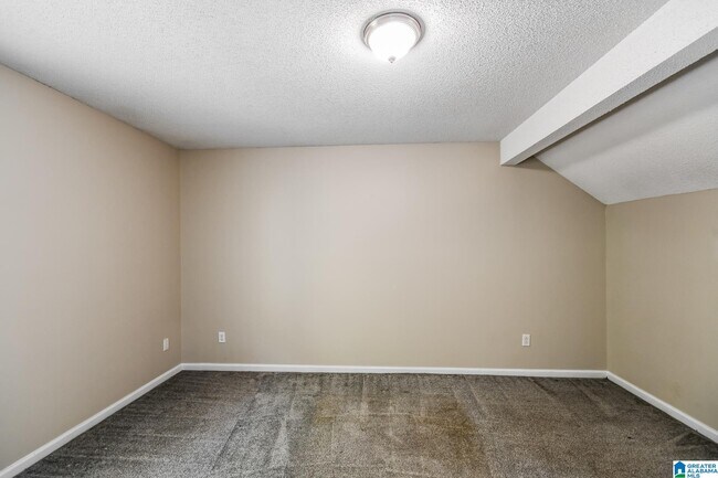 Building Photo - 2085 Edenwood Cir