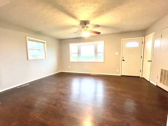 Building Photo - 1843 County Rd 650 W