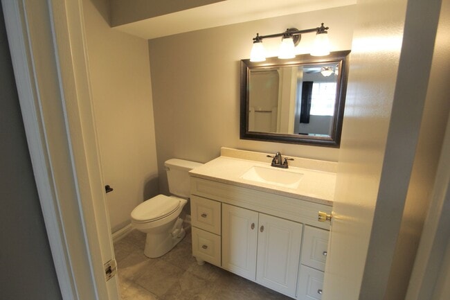 Building Photo - 1018-1 Blue Ridge Dr