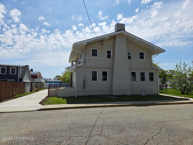 Building Photo - 40 Twilight Ave