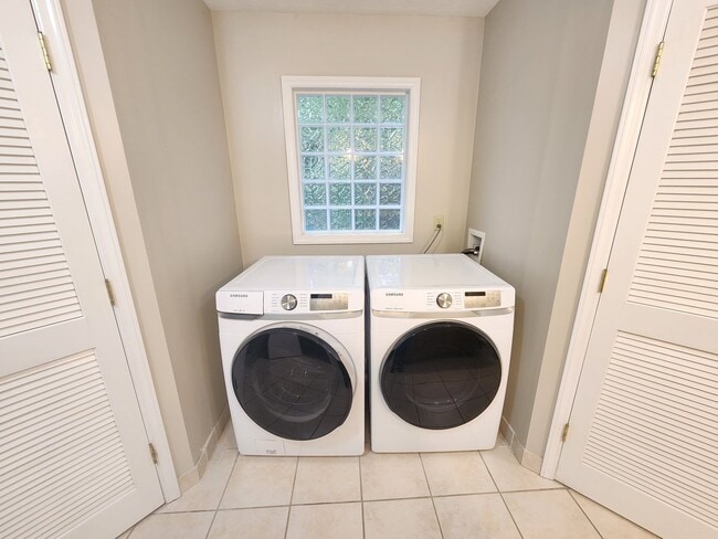 Building Photo - ***FIRST MONTH RENT FREE*** Black Mountain Rentals- Close to Lake Tomahawk and Black Mountain Gol...